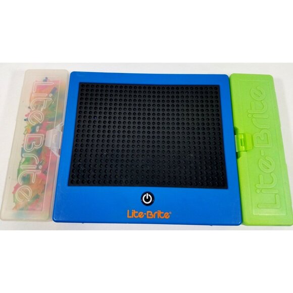 Travel Lite Brite Hasbro 2014 shaped Pegs blue unit w/ Green & clear Case #1786 - Picture 3 of 12